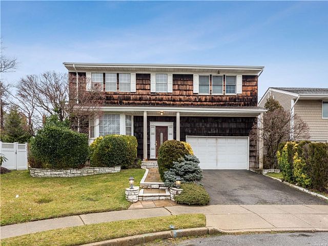 1st image of 746 E Park Ct