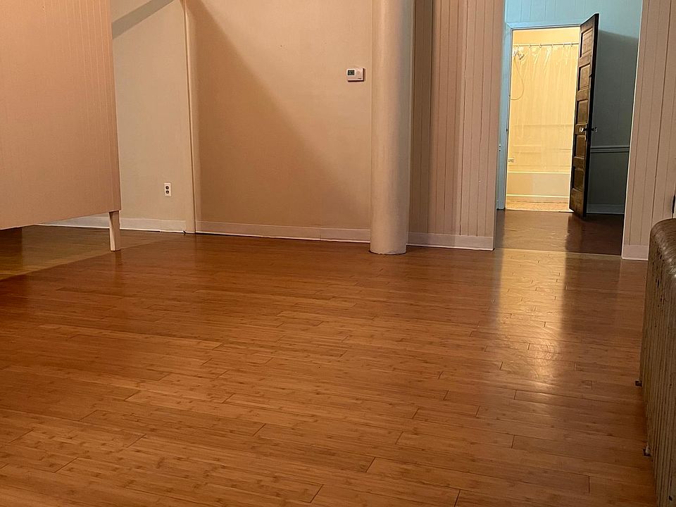 super high ceilings, living room