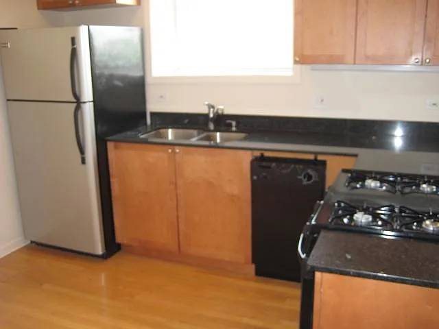 964 E 62nd St #3A — Photo 4