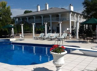 28W531 Roosevelt Rd, Winfield, IL 60190