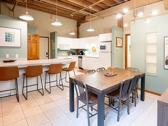 5th image of 110 N Harbor Dr Unit 104