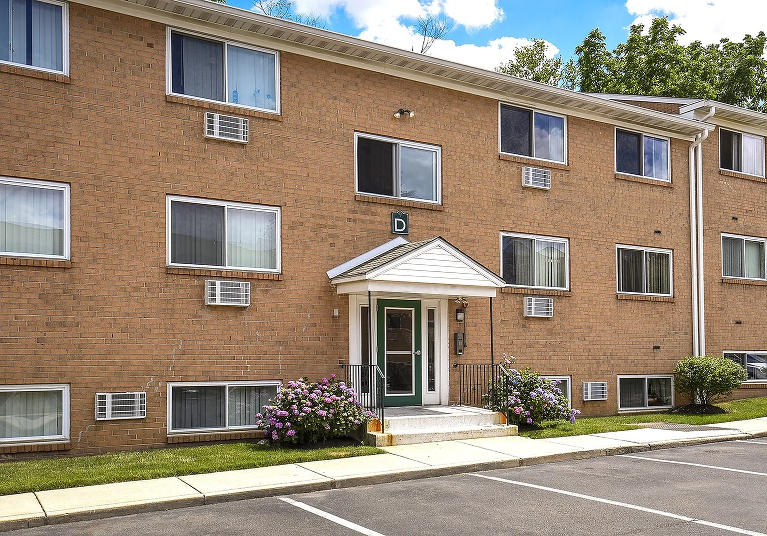 Mill Creek Village Apartments — Photo 4