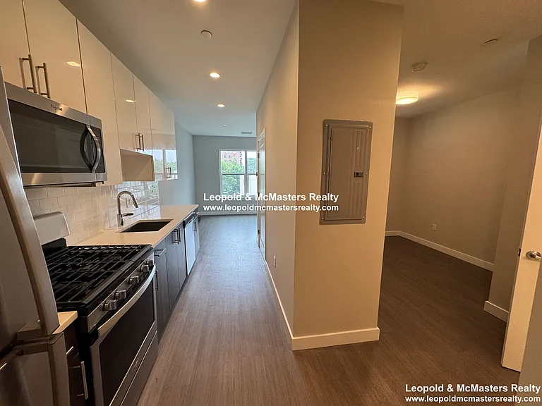 Hillside Residence — Photo 14