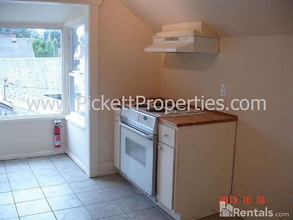 3rd image of 1747A 6th St