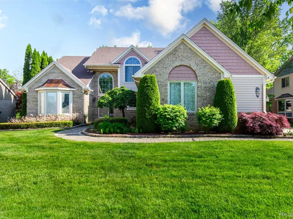14016 Strathmore Dr, Shelby Township, MI 48315
