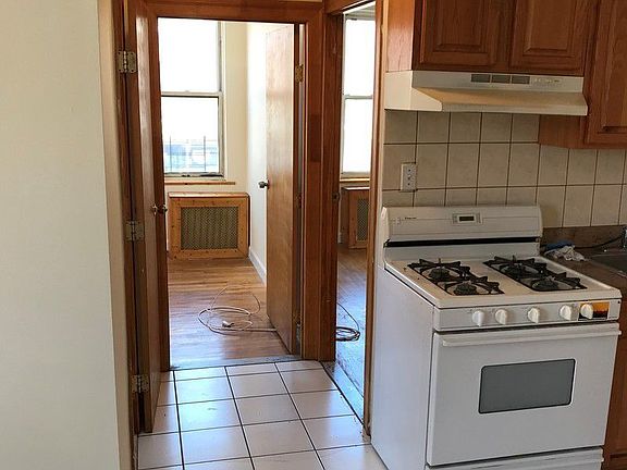 4th image of 3607 32nd St APT 3F