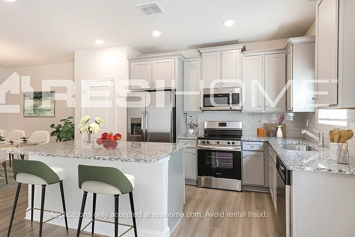 3 bed, 2.5 bath, 1833 sqft, $1,955 — Photo 4
