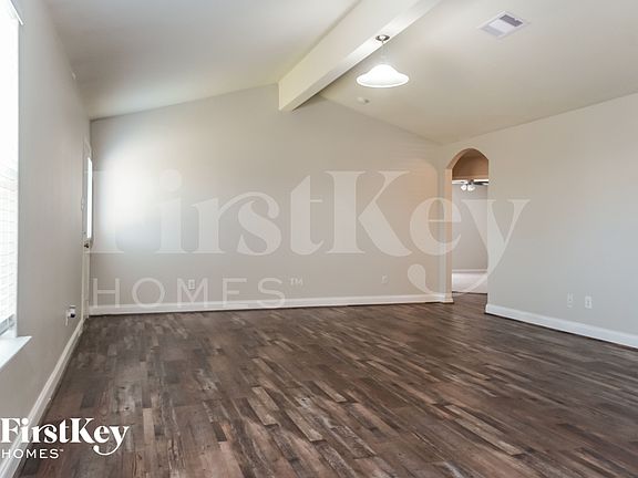 2nd image of 1001 Walnut Ln