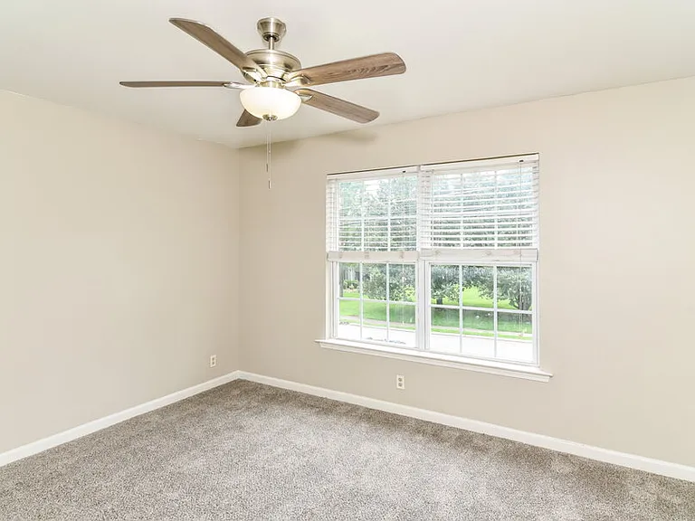 145 Lyndhurst Dr — Photo 13