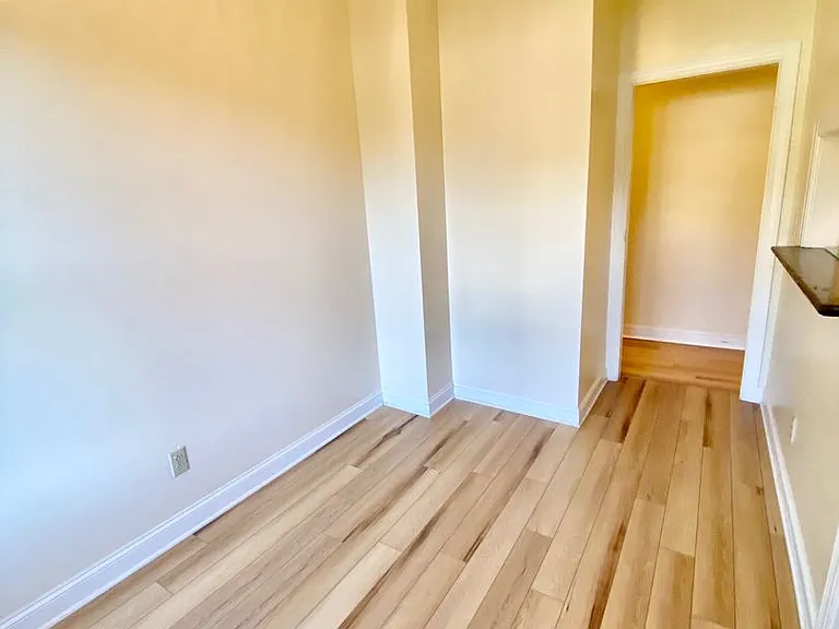 328 N Madison St — Photo 28