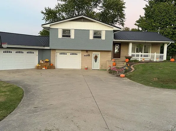 1 Hillcrest Dr, Newton, IL 62448