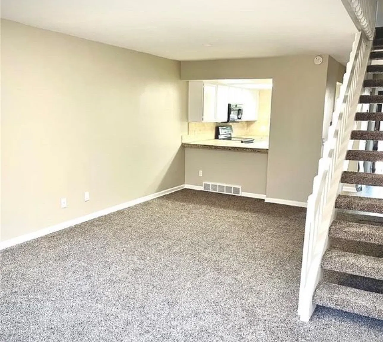 2 bed, 980 sqft, $2,300 — Photo 2