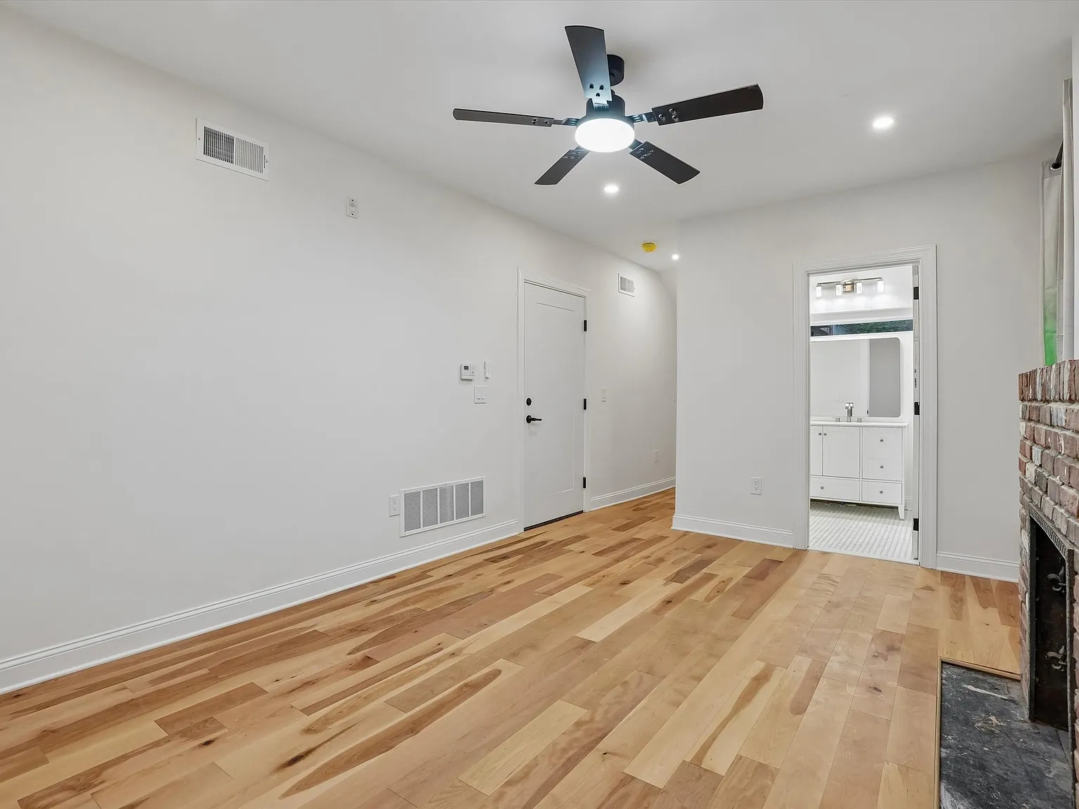 1 bed, 1246 sqft, $2,350 — Photo 4