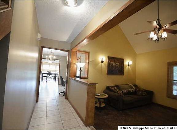 2nd image of 1220 Thunderbird Dr S