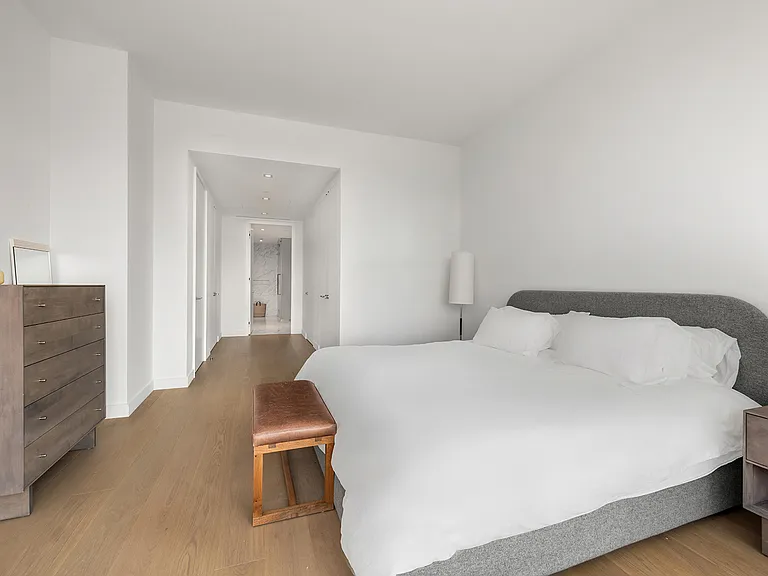 555 W 22nd St #5FW — Photo 7
