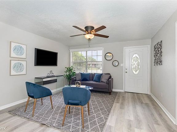 4th image of 210 Terry Ln