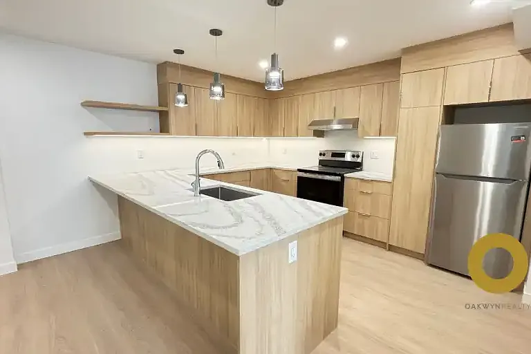 572 Verona Pl #1A — Photo 1