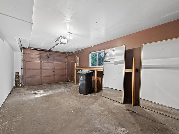 3rd image of 4125 Lynn Valley Rd