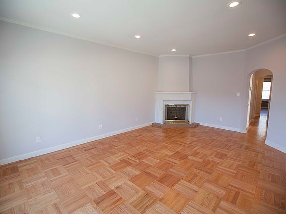 2nd image of 400 Rivera St