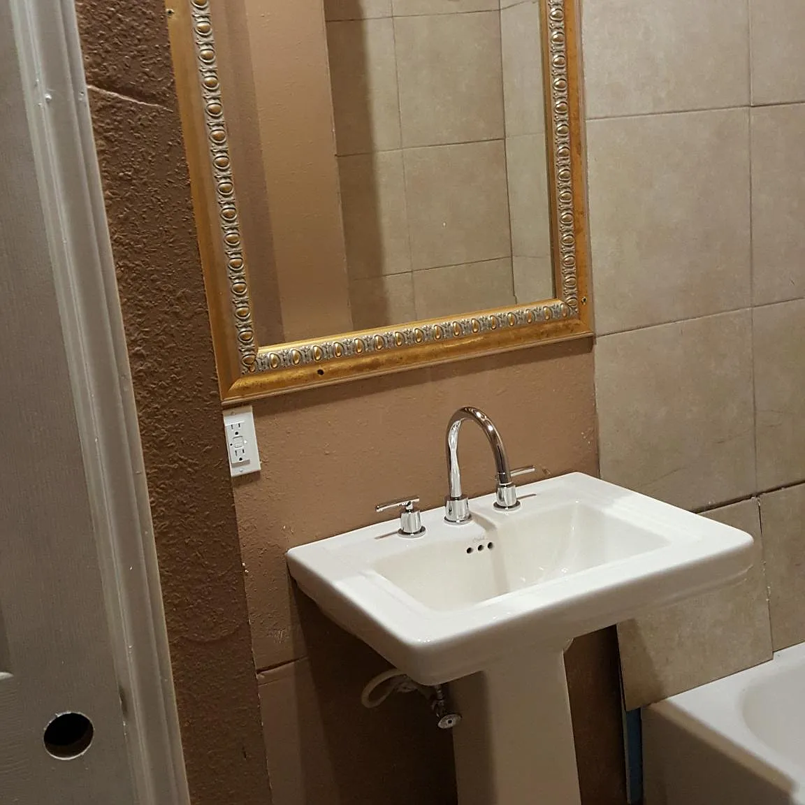 3 bed, 1100 sqft, $1,100 — Photo 4