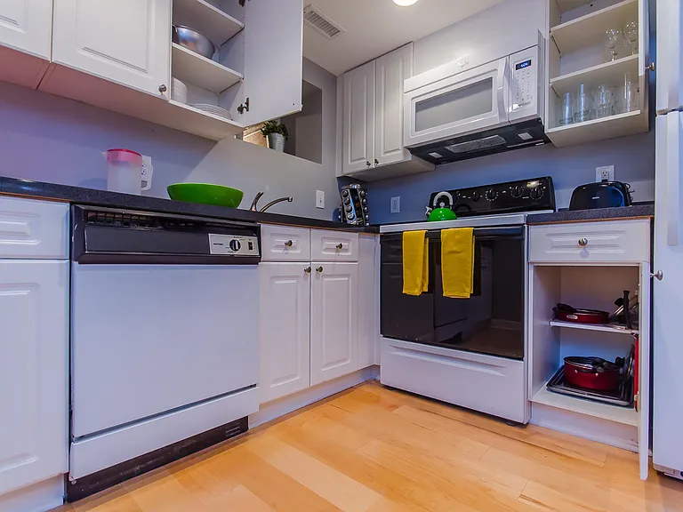 510 E St NE #B — Photo 10