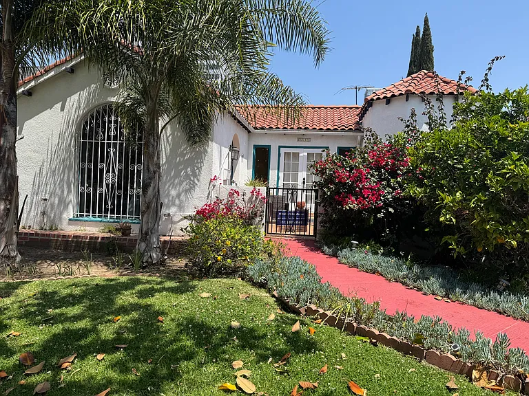 6273 Del Valle Dr — Photo 2