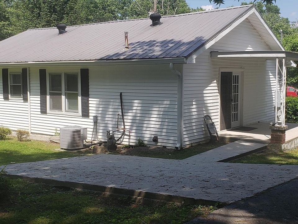 2nd image of 403 S 3rd St