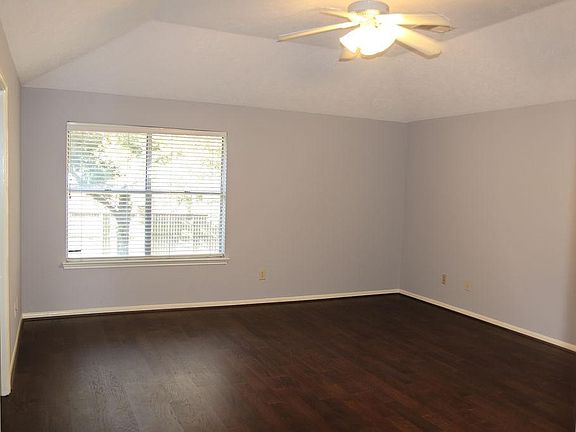 3rd image of 1126 Long Prairie Dr