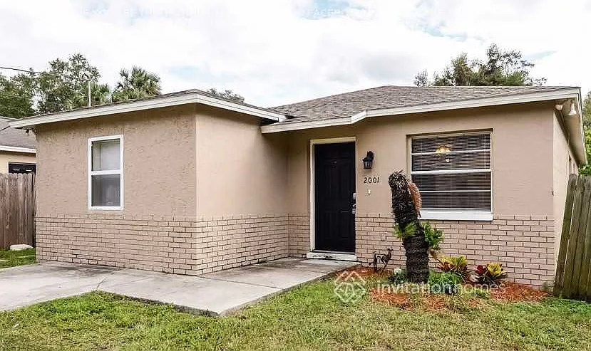 2001 E Giddens Ave Tampa, FL 33610 — Photo 2