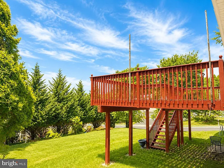 4037 Runnymead Dr — Photo 34