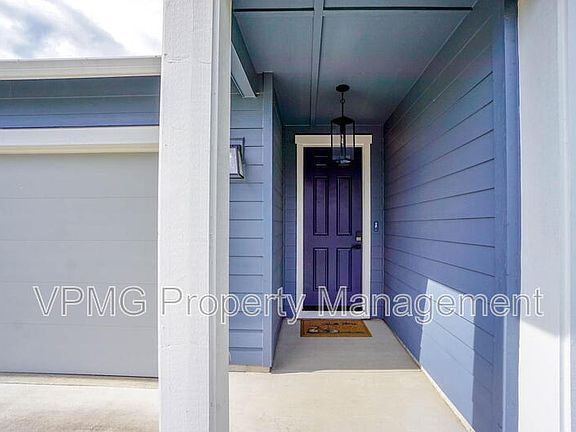 3rd image of 604 NW 25th Way