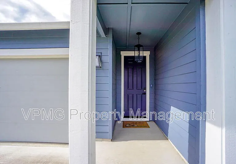 604 NW 25th Way — Photo 3