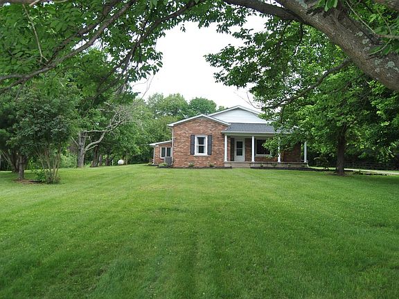 2nd image of 136 Jacks Trace Dr