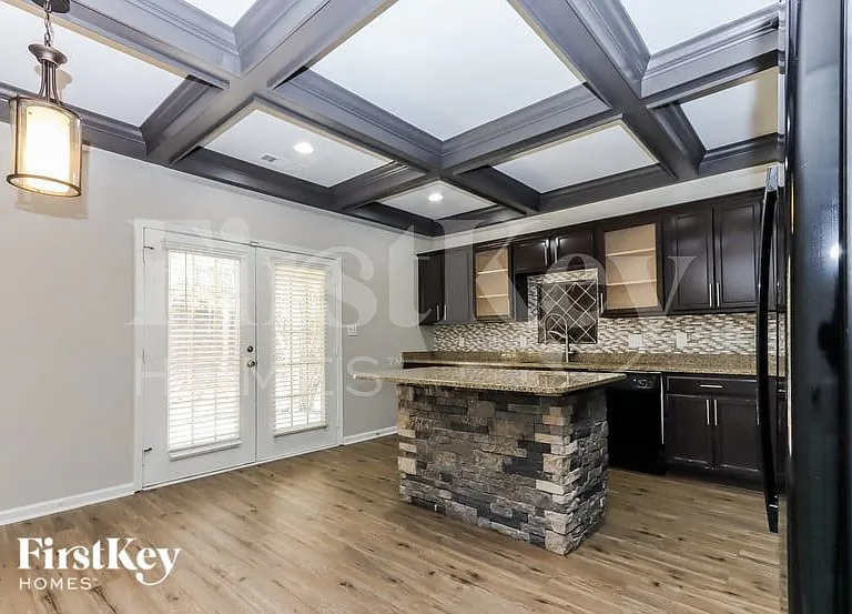 115 Macalester Dr — Photo 5