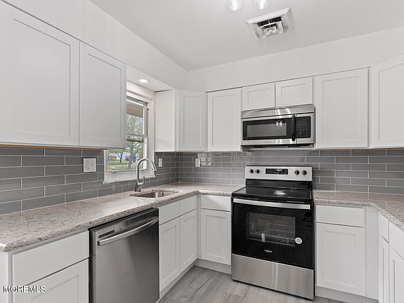 5th image of 954D Aberdeen Drive