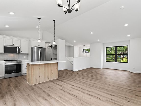 5th image of 10717 Lincoln St NE