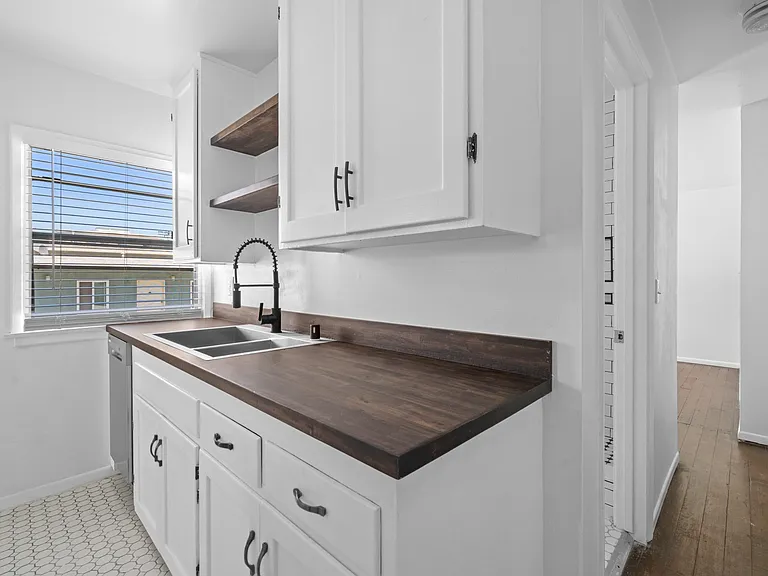 24 Rose Ave #D — Photo 10