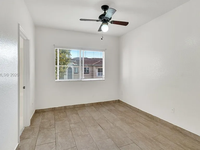1916 SE 23rd Ave #1916 — Photo 33