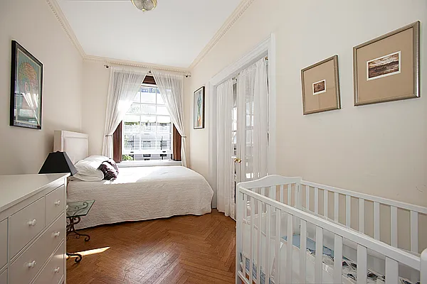 Sold by Domus Realty | media 19