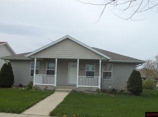2004 Moore Dr, Saint Peter, MN 56082