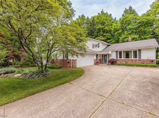 605 Gloucester Dr, Highland Heights, OH 44143