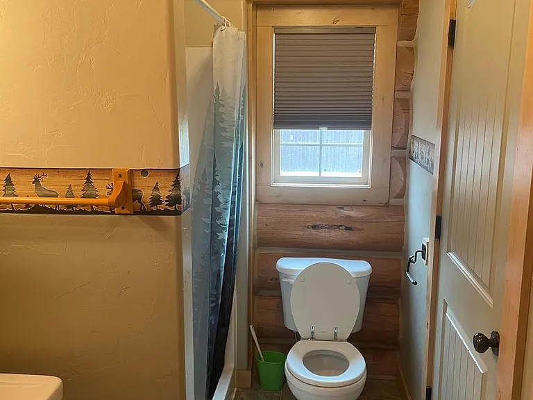 1084 E Moody Rd — Photo 11