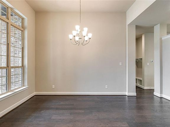 5th image of 701 Marioneth Dr