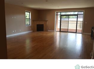 425 E 42nd St, Chicago, IL 60653