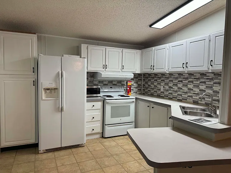 375 Private Road 1141 — Photo 2