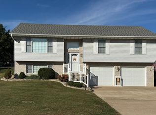540 Clover Rd, Hannibal, MO 63401