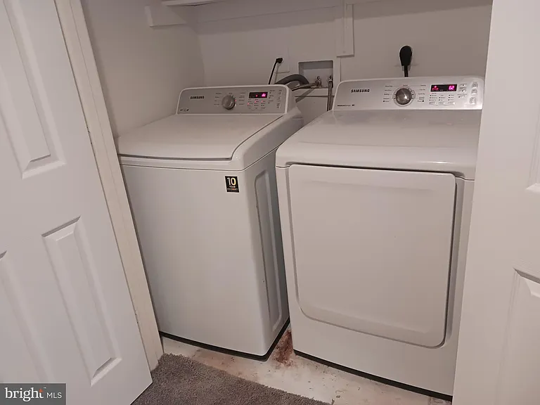 205 Hillside Ct — Photo 14