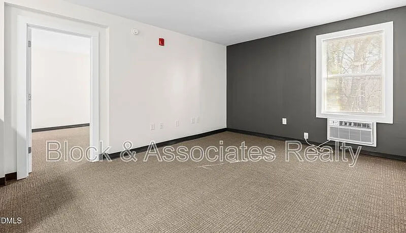 1 bed, 1.0 bath, $1,050 — Photo 4