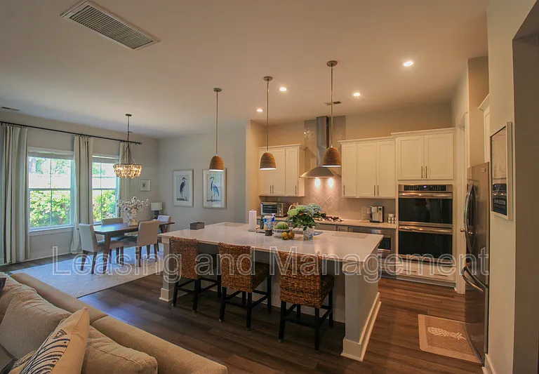 2352 Lantern St — Photo 8