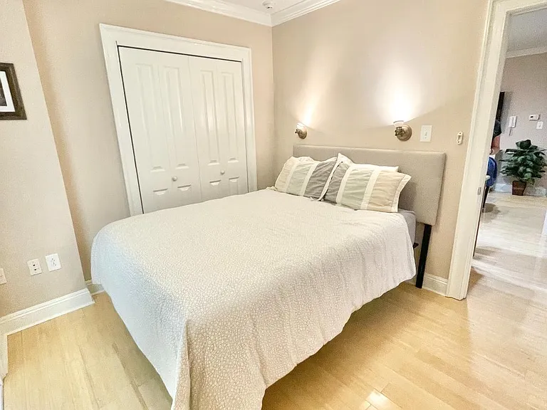 1716 Pine St #1R — Photo 10